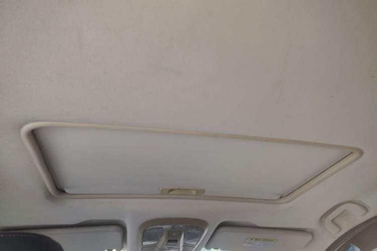 Used HYOSOW H3 2015 1.5L manual Comfort trim level Headliner