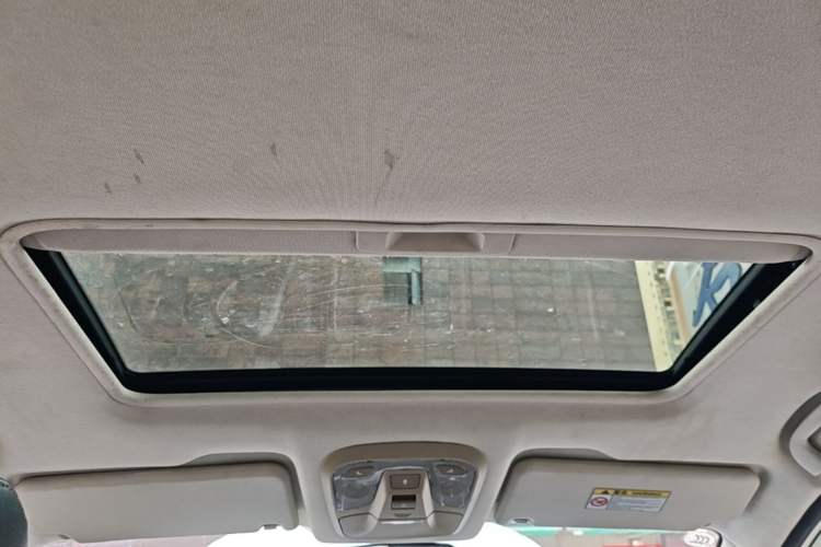 Used HYOSOW H3 2015 1.5L manual luxury version Headliner