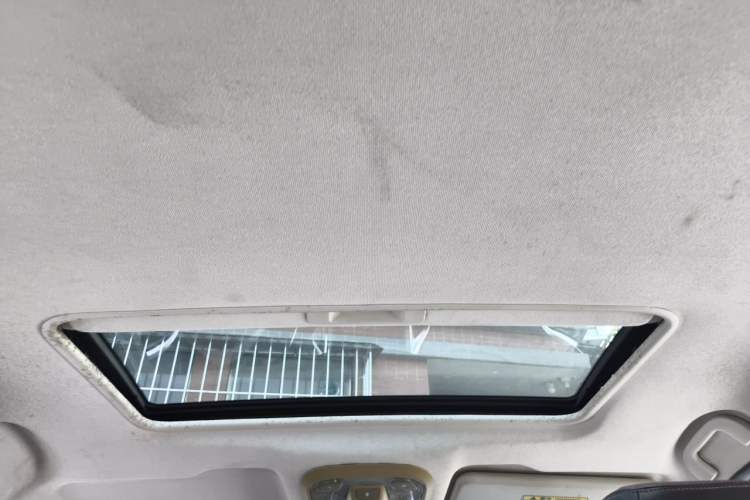 Used HYOSOW H3 2015 1.5L manual luxury version Headliner