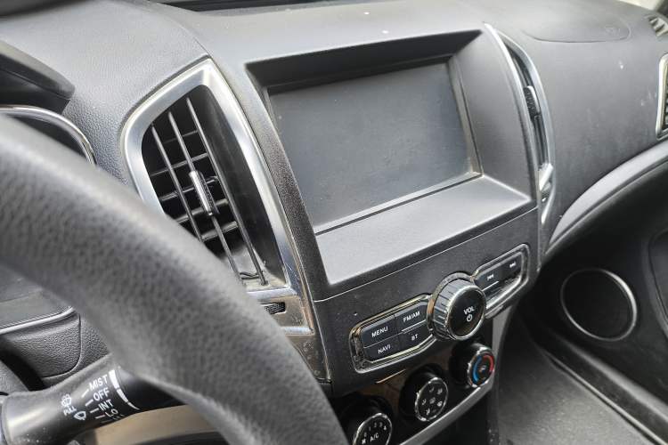 Used HYOSOW H3 2015 1.5L manual luxury version Interior 2