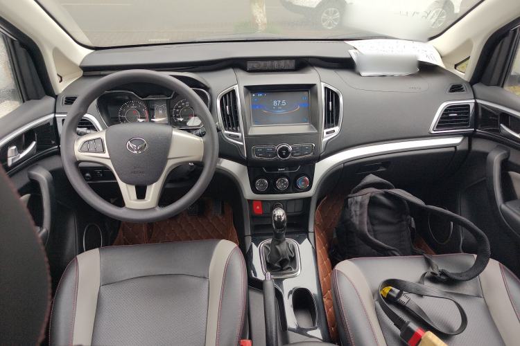 Used HYOSOW H3 2015 1.5L manual luxury version Interior 2