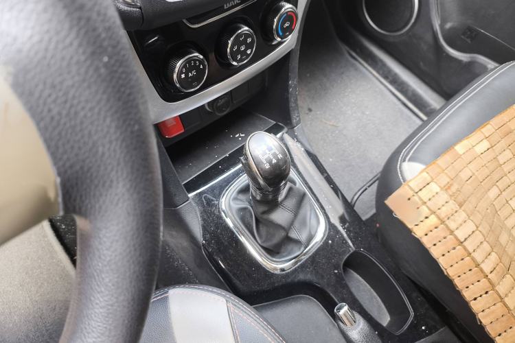 Used HYOSOW H3 2015 1.5L manual luxury version Interior 3