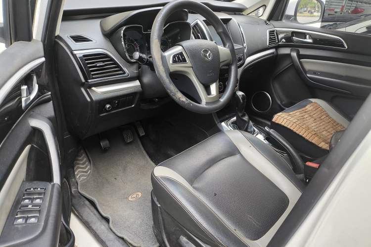 Used HYOSOW H3 2015 1.5L manual luxury version Interior 5