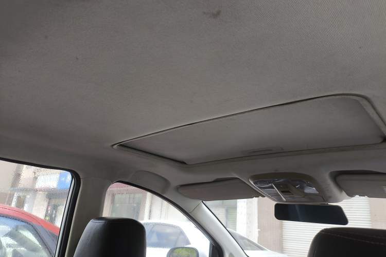 Used HYOSOW H3 2015 1.5L manual luxury version Interior 7