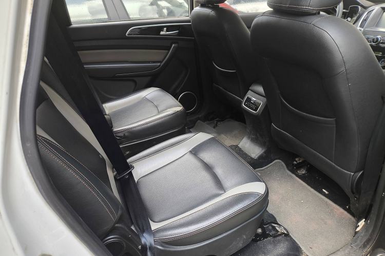 Used HYOSOW H3 2015 1.5L manual luxury version Interior 9