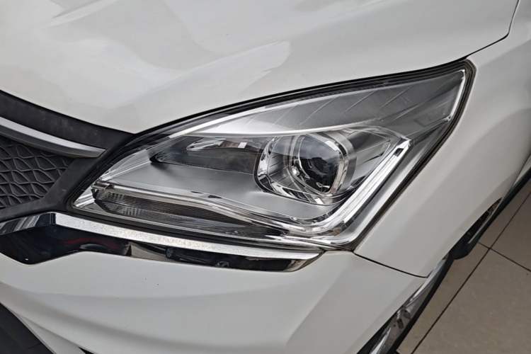 Used HYOSOW H3 2015 1.5L manual luxury version Left Front Headlight