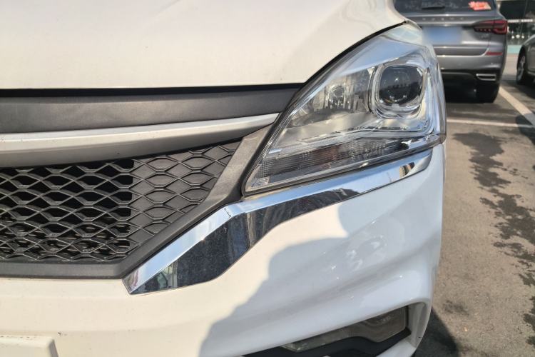 Used HYOSOW H3 2015 1.5L manual Comfort trim level Left Front Headlight