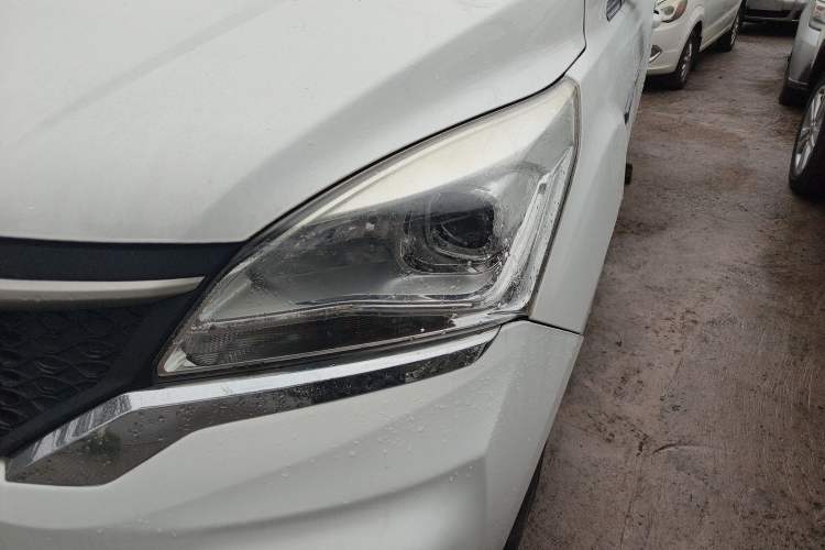 Used HYOSOW H3 2015 1.5L manual luxury version Left Front Headlight