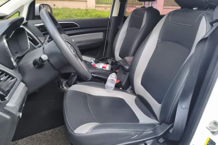 Used HYOSOW H3 2015 1.5L manual luxury version Left Front Seat