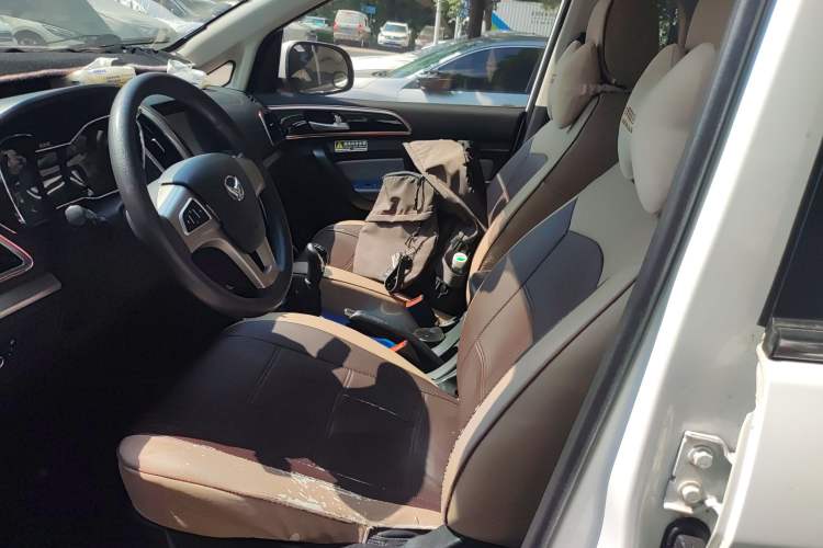 Used HYOSOW H3 2015 1.5L manual luxury version Left Front Seat