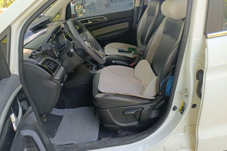 Used HYOSOW H3 2015 1.5L manual luxury version Left Front Seat