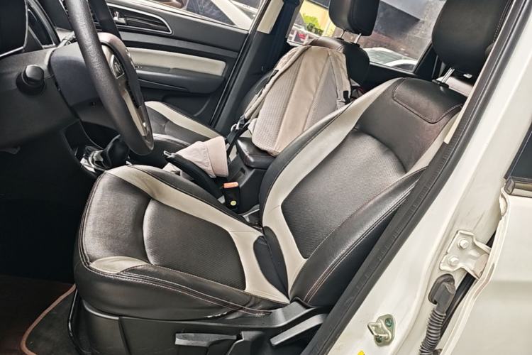 Used HYOSOW H3 2015 1.5L manual luxury version Left Front Seat