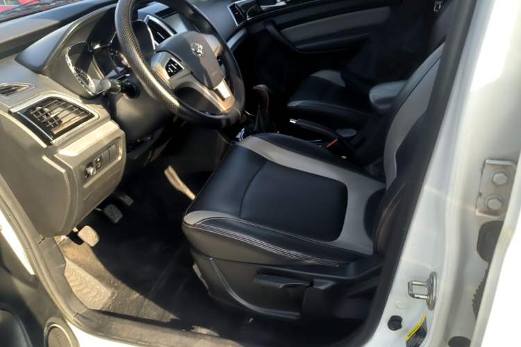 Used HYOSOW H3 2015 1.5L manual Comfort trim level Left Front Seat
