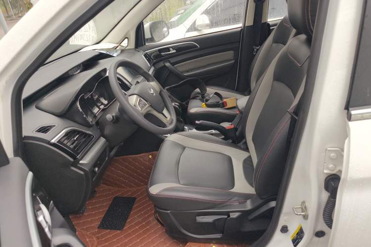Used HYOSOW H3 2015 1.5L manual luxury version Left Front Seat