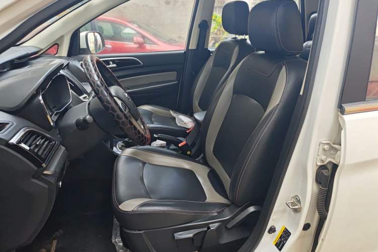 Used HYOSOW H3 2015 1.5L manual luxury version Left Front Seat