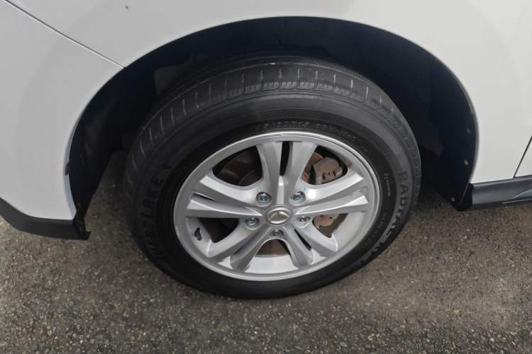 Used HYOSOW H3 2015 1.5L manual Comfort trim level Left Front Wheel Hub