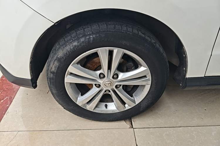 Used HYOSOW H3 2015 1.5L manual luxury version Left Front Wheel Hub