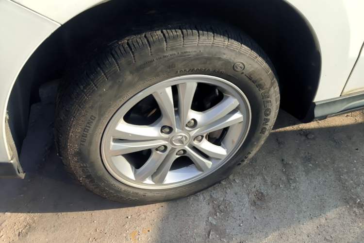 Used HYOSOW H3 2015 1.5L manual Comfort trim level Left Front Wheel Hub