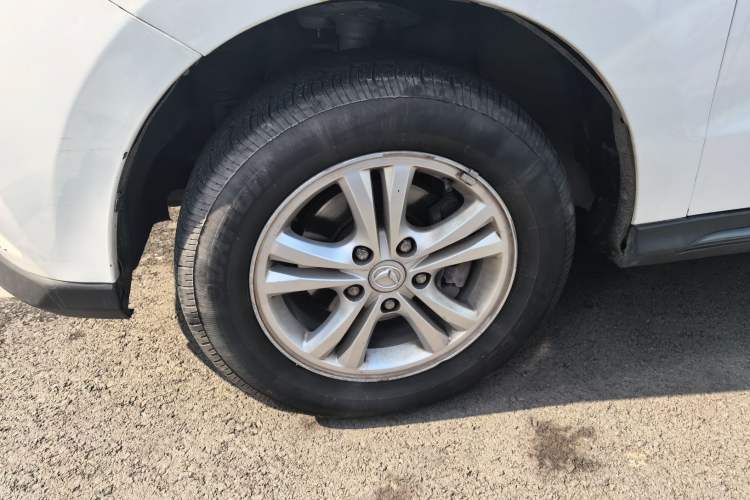 Used HYOSOW H3 2015 1.5L manual Comfort trim level Left Front Wheel Hub