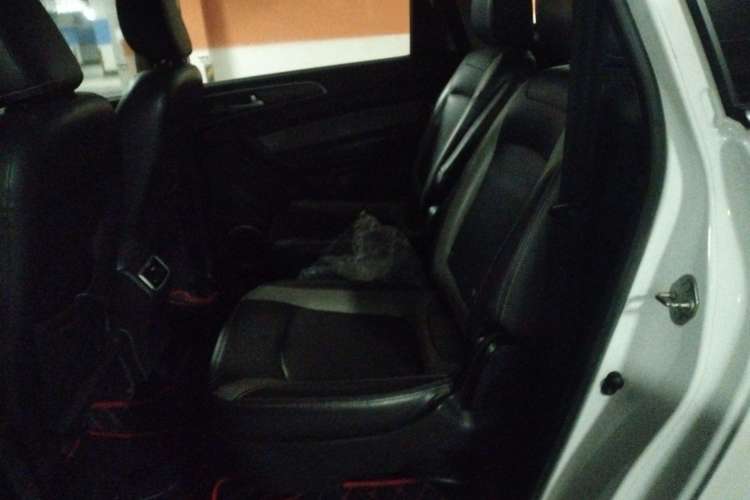 Used HYOSOW H3 2015 1.5L manual luxury version Left Rear Seat