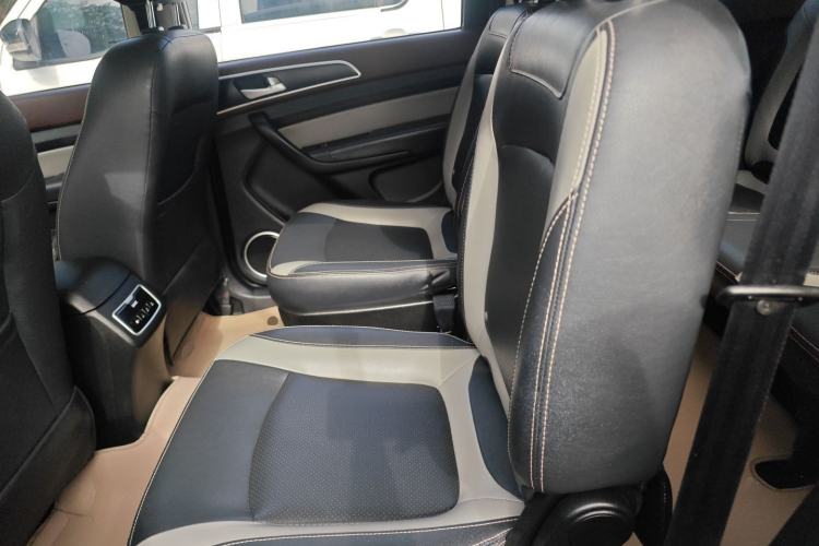 Used HYOSOW H3 2015 1.5L manual Comfort trim level Left Rear Seat