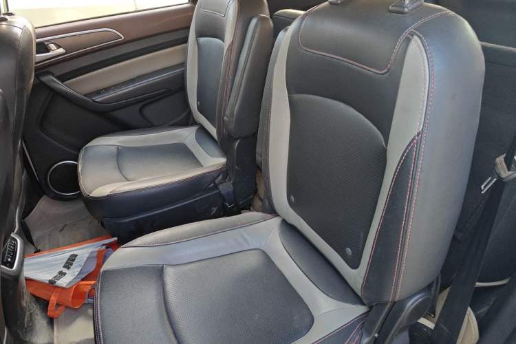 Used HYOSOW H3 2015 1.5L manual Comfort trim level Left Rear Seat