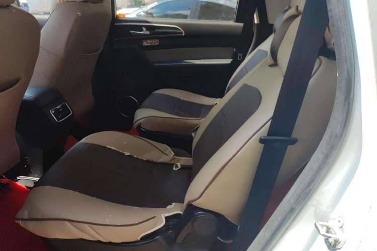 Used HYOSOW H3 2015 1.5L manual luxury version Left Rear Seat