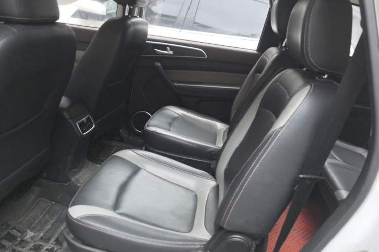 Used HYOSOW H3 2015 1.5L manual Comfort trim level Left Rear Seat