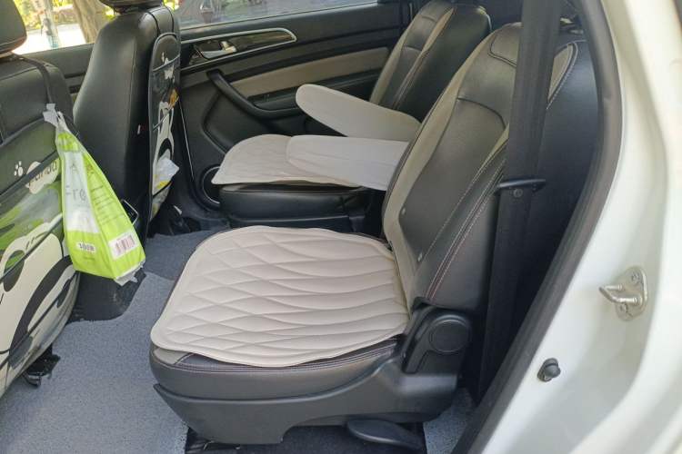 Used HYOSOW H3 2015 1.5L manual luxury version Left Rear Seat