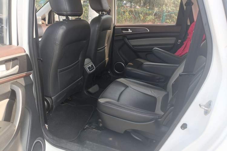 Used HYOSOW H3 2015 1.5L manual Comfort trim level Left Rear Seat