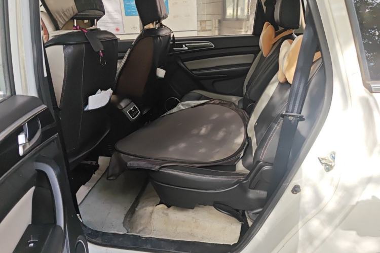 Used HYOSOW H3 2015 1.5L manual luxury version Left Rear Seat