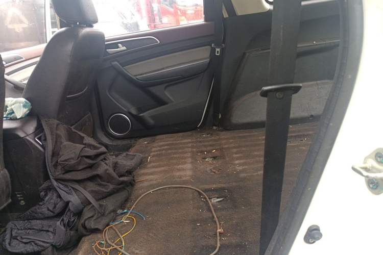 Used HYOSOW H3 2015 1.5L manual Comfort trim level Left Rear Seat