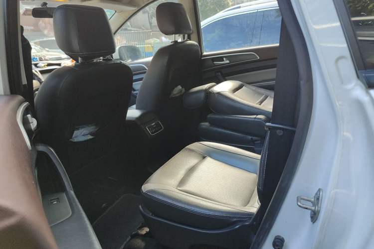 Used HYOSOW H3 2015 1.5L manual Comfort trim level Left Rear Seat