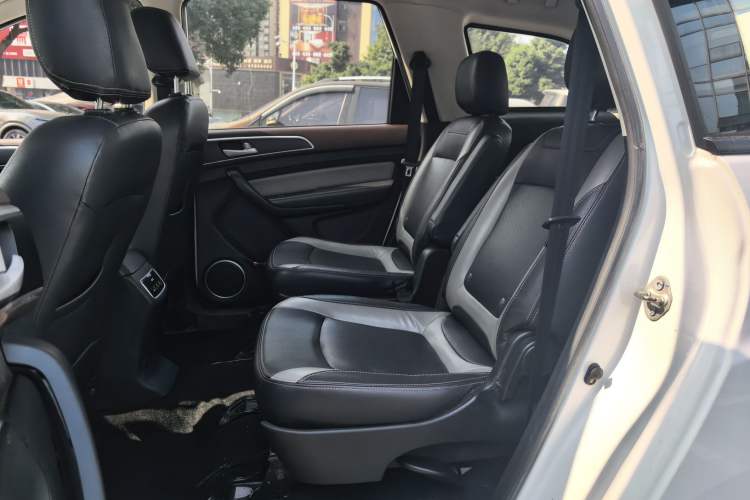 Used HYOSOW H3 2015 1.5L manual Comfort trim level Left Rear Seat
