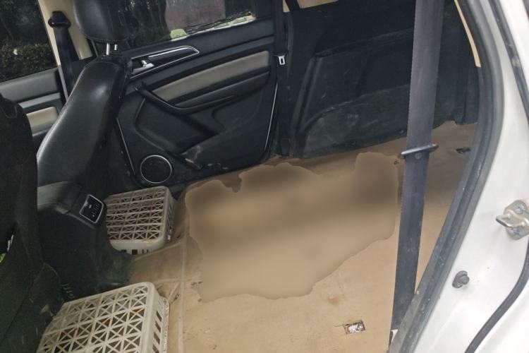 Used HYOSOW H3 2015 1.5L manual luxury version Left Rear Seat