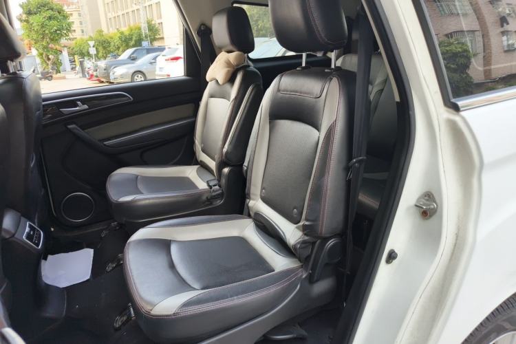 Used HYOSOW H3 2015 1.5L manual luxury version Left Rear Seat