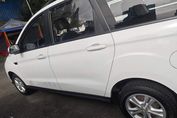 Used HYOSOW H3 2015 1.5L manual Comfort trim level Left Side