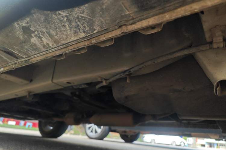 Used HYOSOW H3 2015 1.5L manual Comfort trim level Left Side Sill