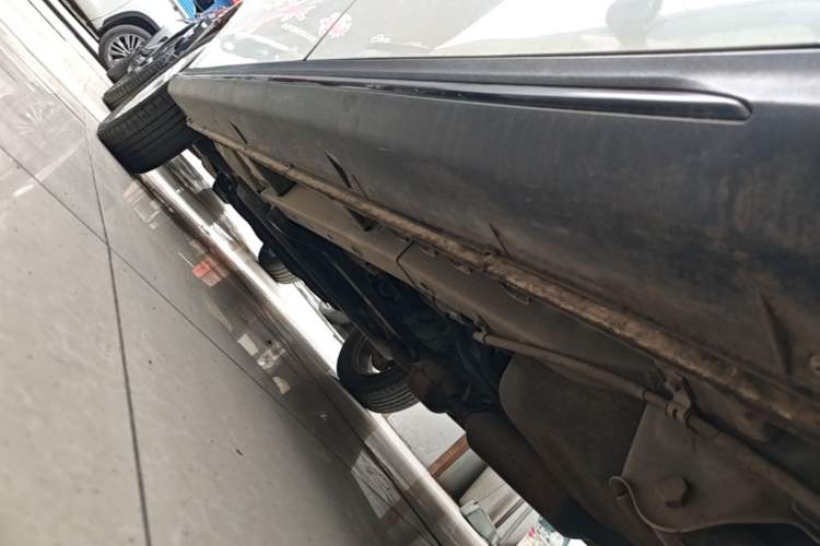 Used HYOSOW H3 2015 1.5L manual luxury version Left Side Sill