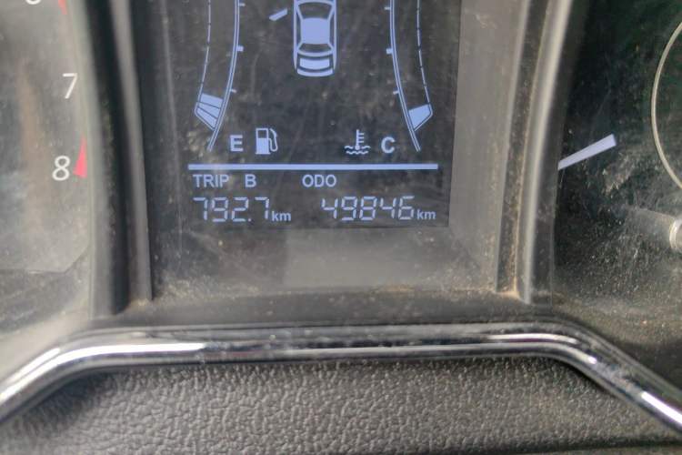 Used HYOSOW H3 2015 1.5L manual luxury version Odometer Close Up