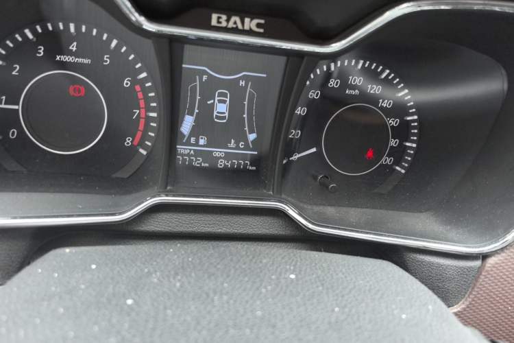 Used HYOSOW H3 2015 1.5L manual Comfort trim level Odometer Close Up
