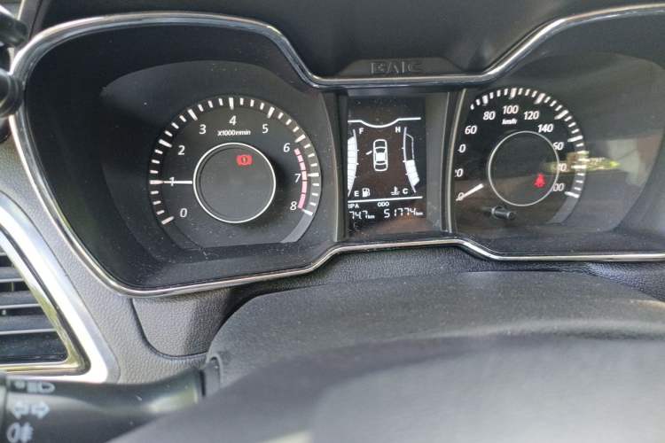 Used HYOSOW H3 2015 1.5L manual luxury version Odometer Close Up