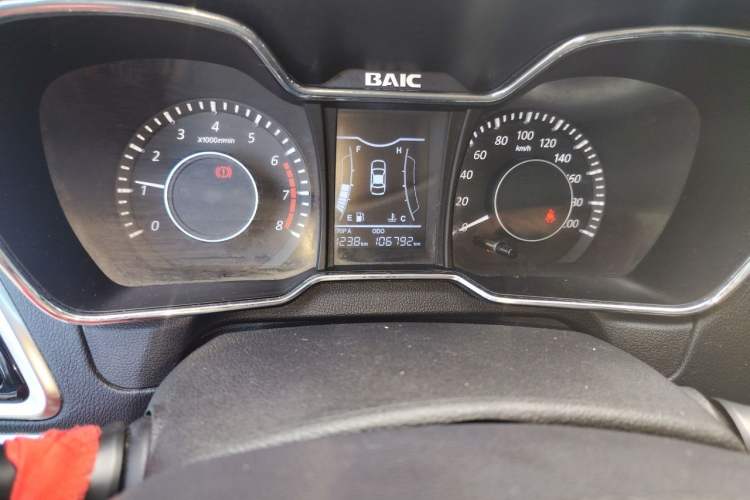 Used HYOSOW H3 2015 1.5L manual Comfort trim level Odometer Close Up