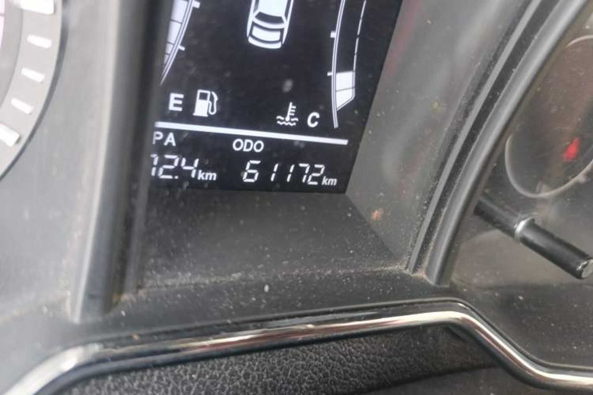Used HYOSOW H3 2015 1.5L manual Comfort trim level Odometer Close Up