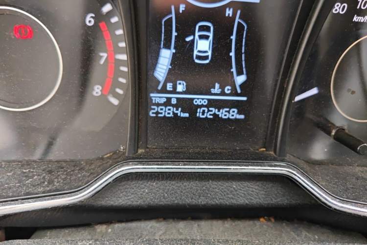 Used HYOSOW H3 2015 1.5L manual Comfort trim level Odometer Close Up