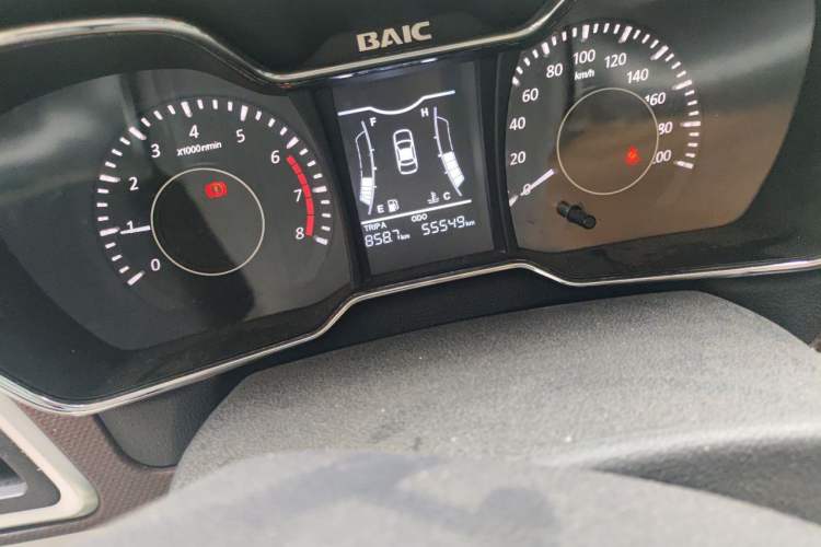 Used HYOSOW H3 2015 1.5L manual Comfort trim level Odometer Close Up