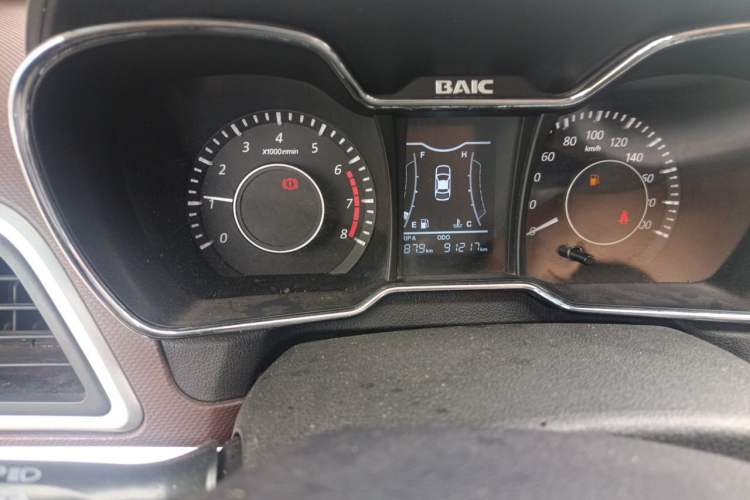 Used HYOSOW H3 2015 1.5L manual Comfort trim level Odometer Close Up