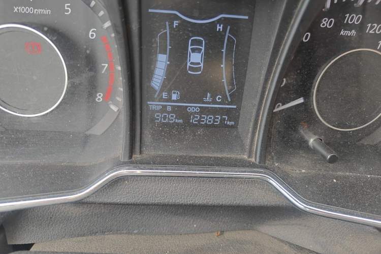 Used HYOSOW H3 2015 1.5L manual luxury version Odometer Close Up