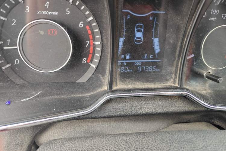Used HYOSOW H3 2015 1.5L manual luxury version Odometer Close Up