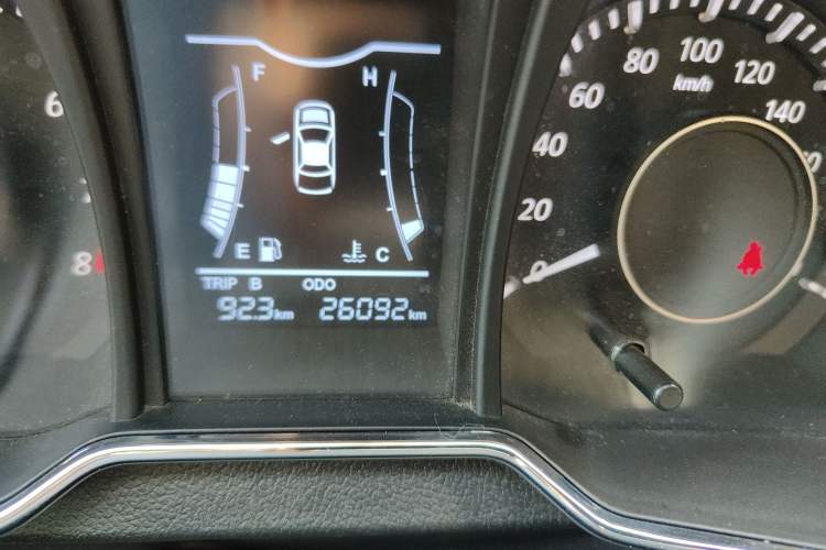 Used HYOSOW H3 2015 1.5L manual Comfort trim level Odometer Close Up